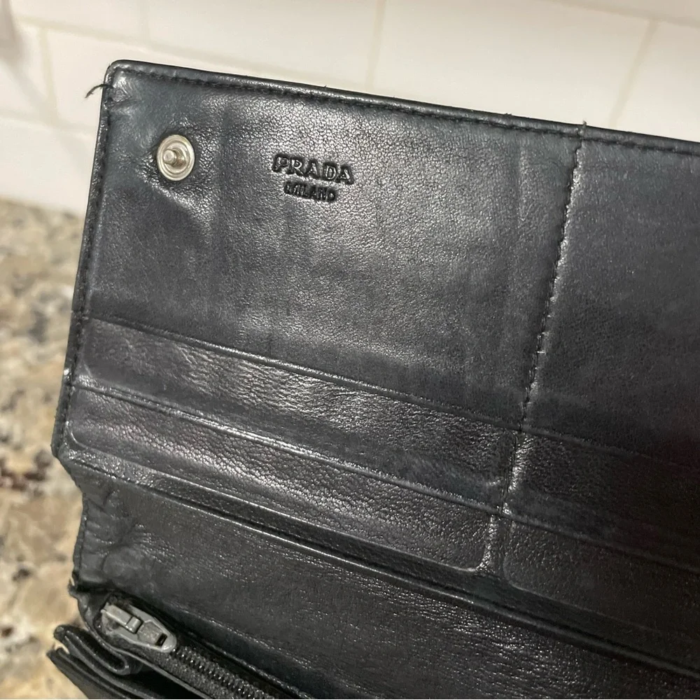 PRADA Black Large Classic Wallet 💯 AUTHENTIC - Picture 9 of 15